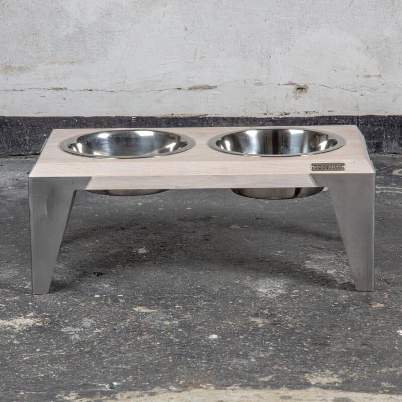 Futterstation Hund TOSA mit einem Set aus Metall hundenäpfe | DogDeco