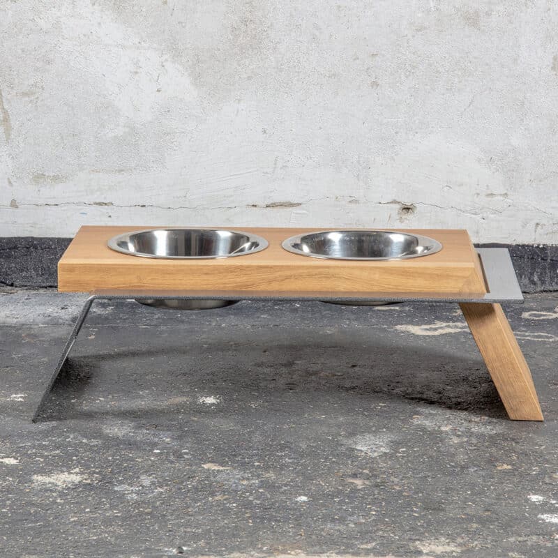 Designerski stojak ma miski dla psa AIDI z drewna i metalu | DogDeco