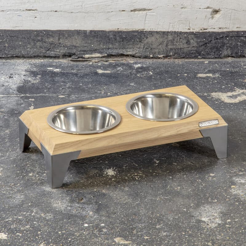 Futterstation für kleine Hunde TOSA mit einem Set aus Metall hundenäpfe | DogDeco
